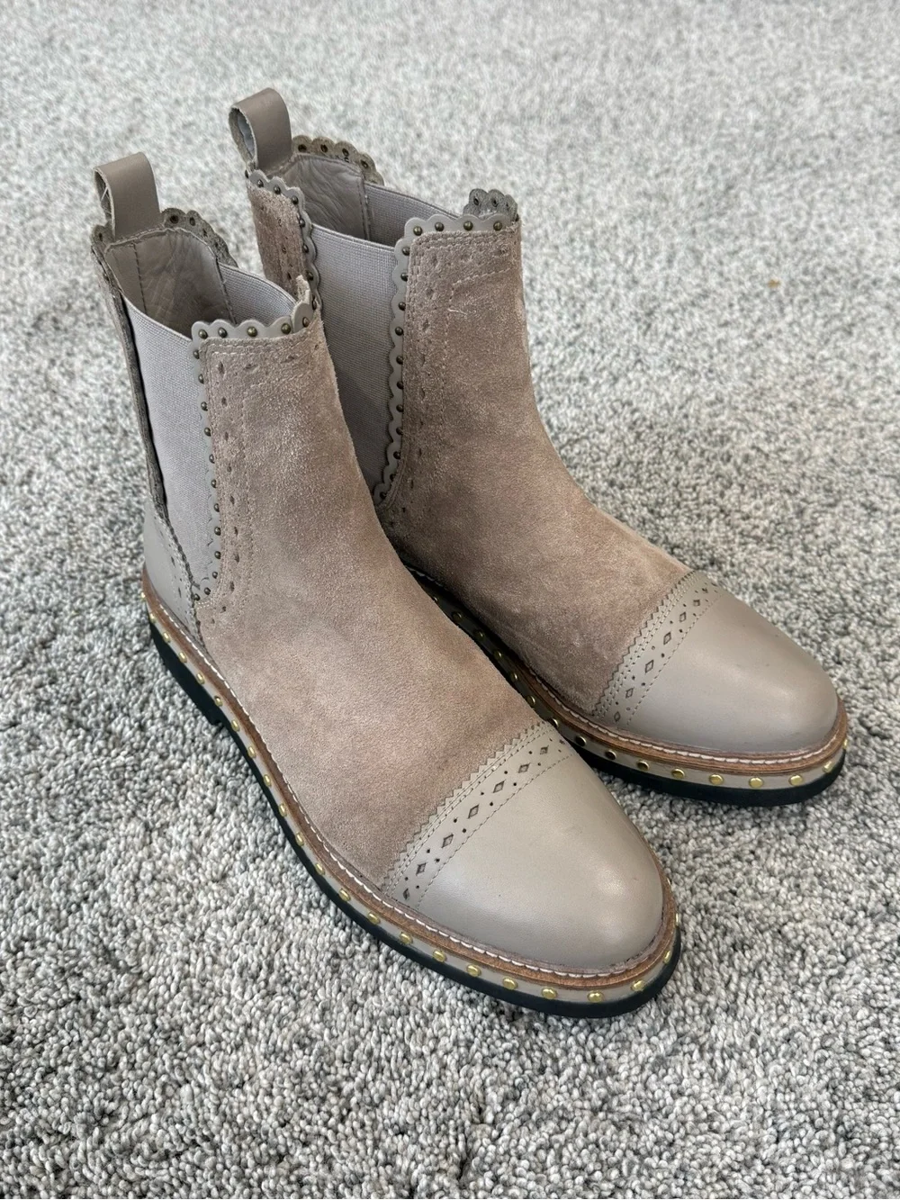 Free People Atlas Chelsea Boots Suede Studded Flats Boho Taupe Women’s 39.5 US 9